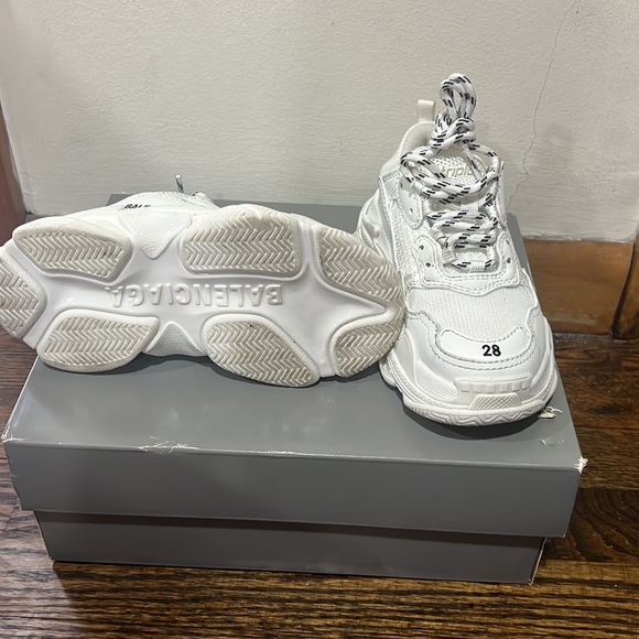 Worn Once Size 28 - Picture 2 of 3